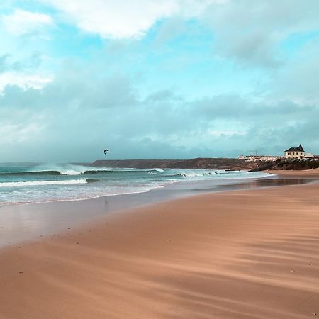 Westside Beach House Peniche Bagian luar foto
